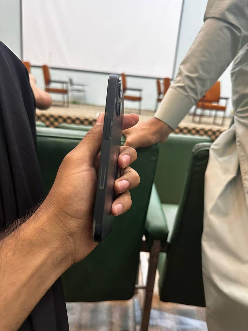 Apple iPhone 13 3