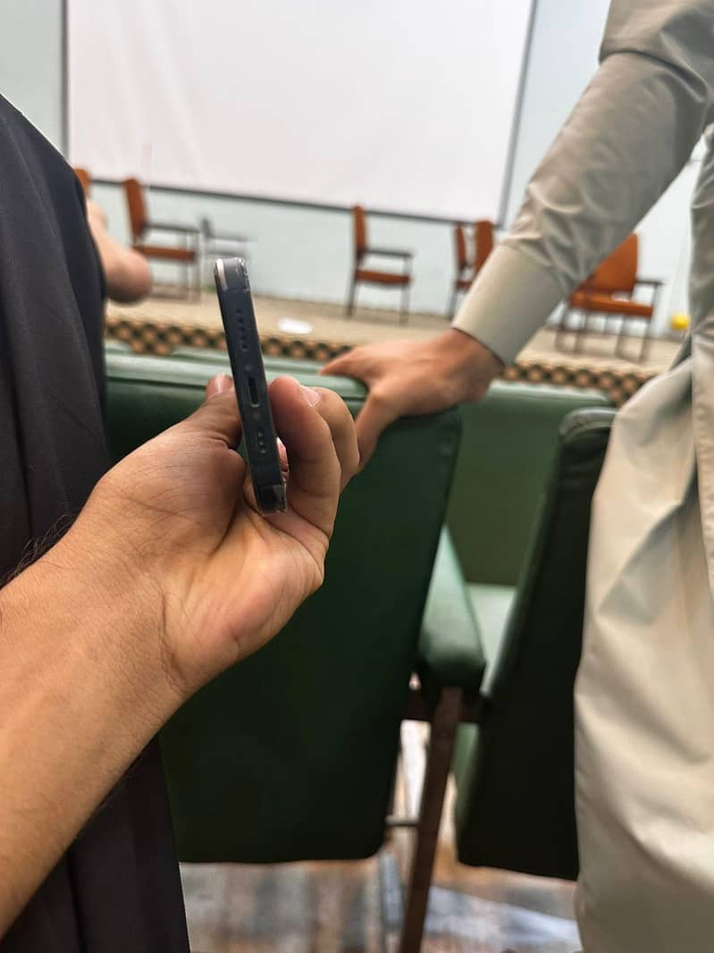 Apple iPhone 13 4