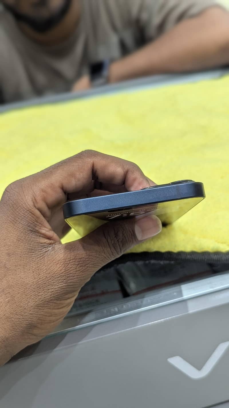 Apple iPhone 13 2