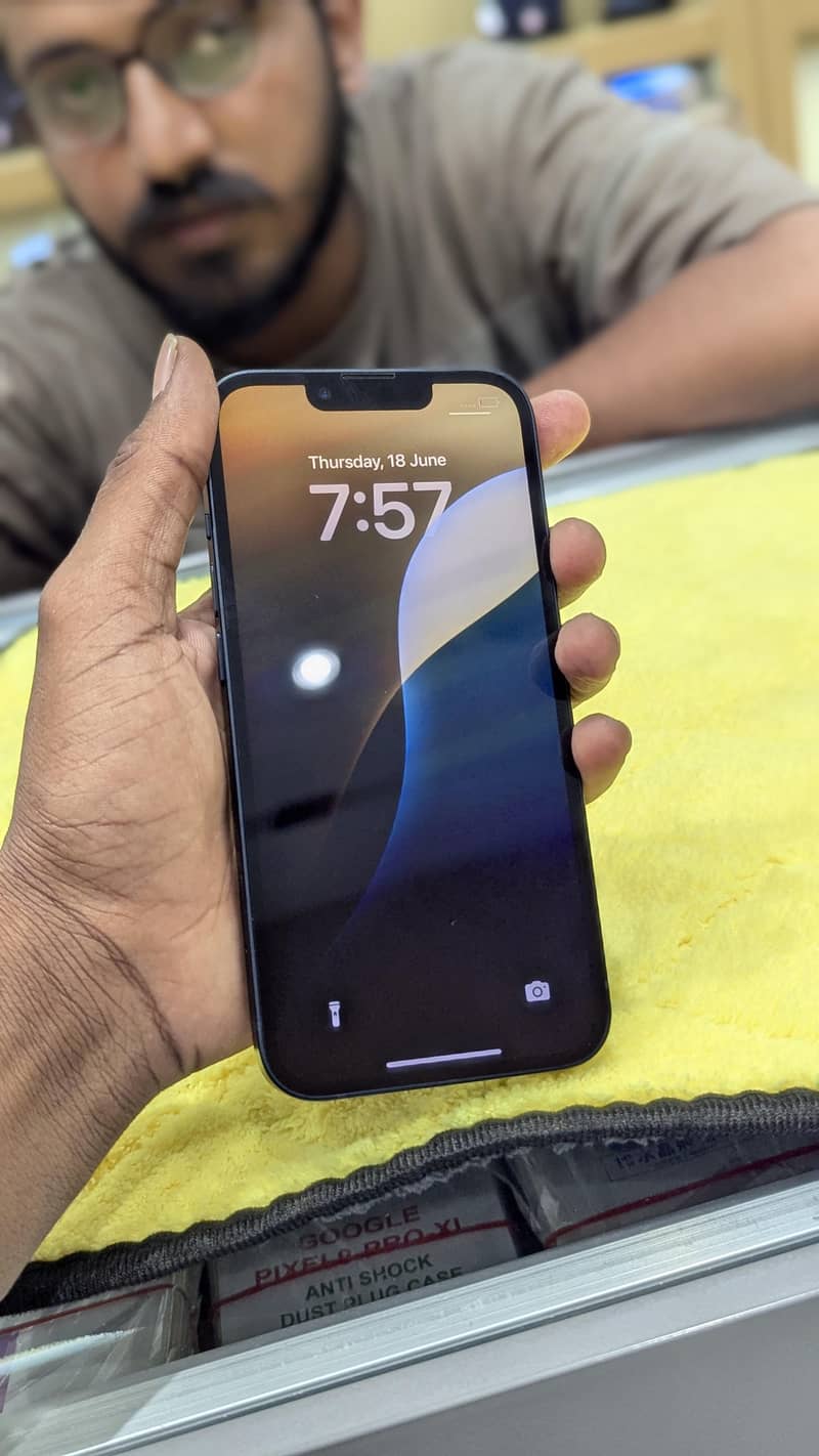 Apple iPhone 13 4