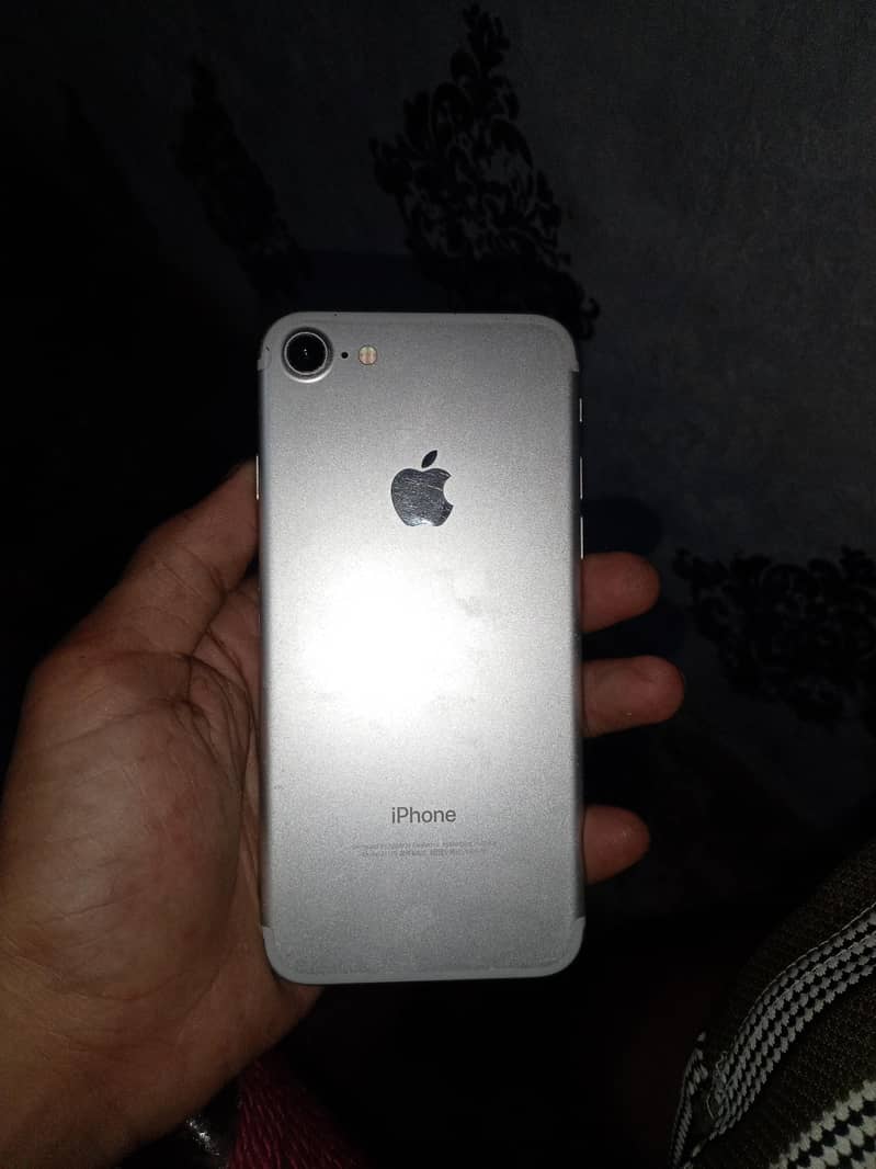 Apple iPhone 7 1
