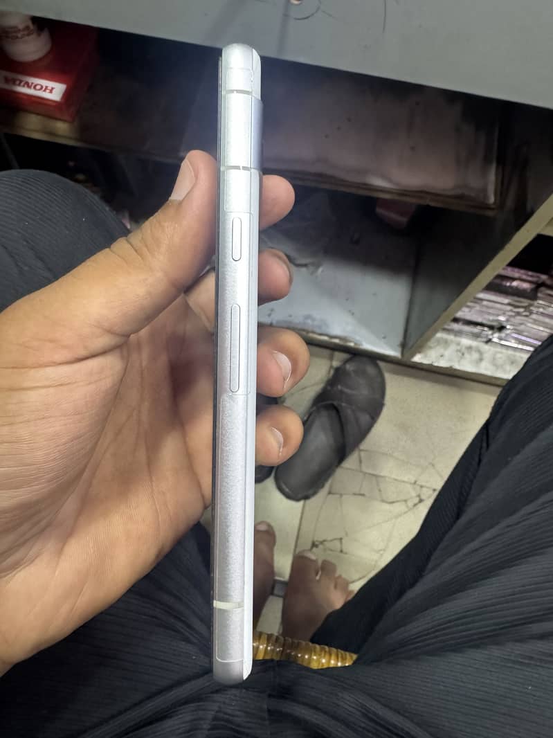 Google Pixel 7a 5