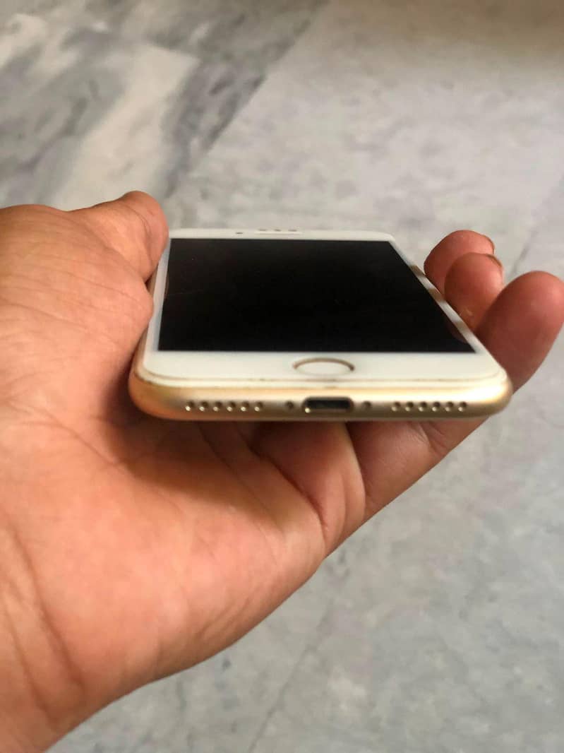 Apple iPhone 7 2