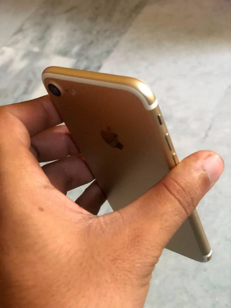 Apple iPhone 7 3