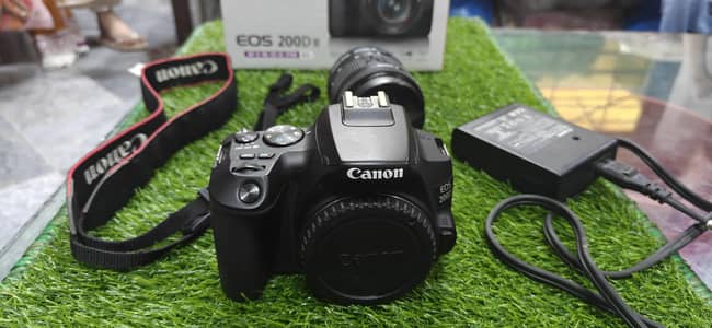Canon EOS 200D II DSLR camera with 18-55 mm lens 10/10 condition