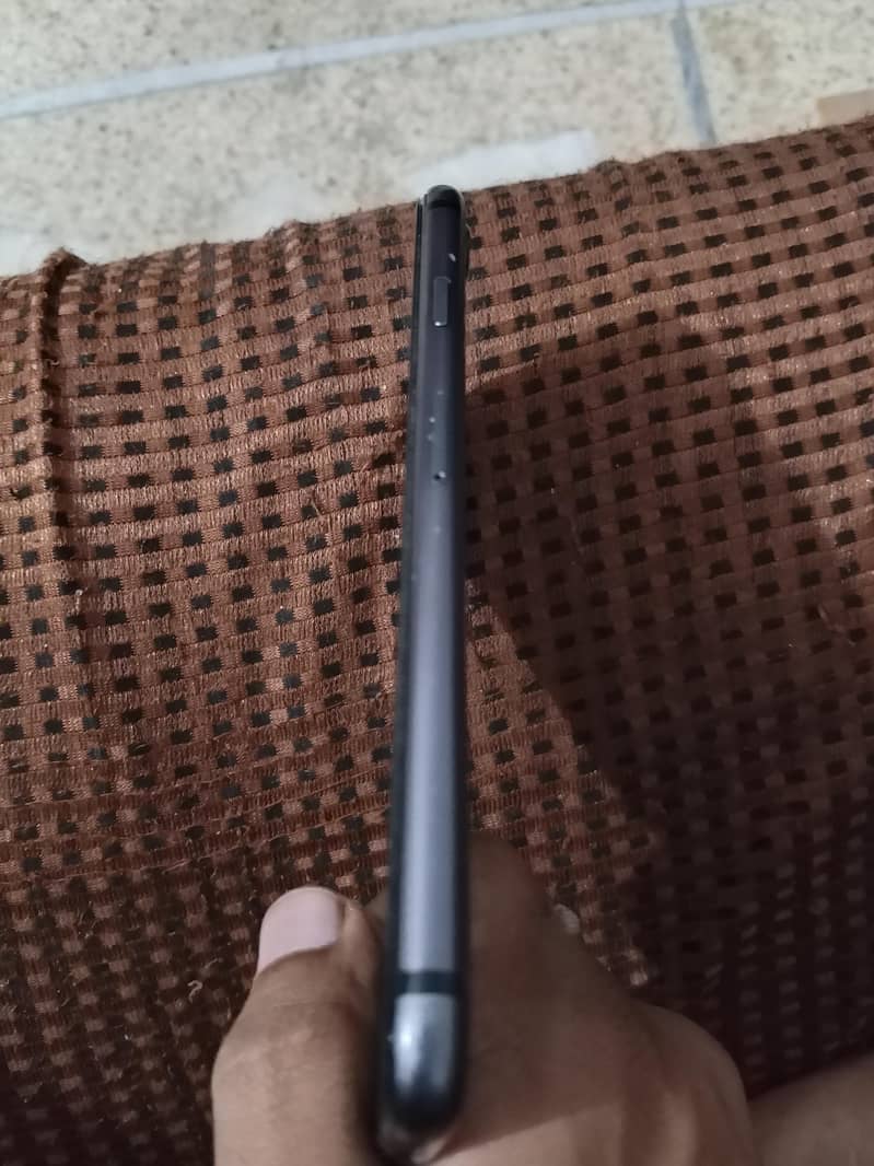 Apple iPhone 8 3