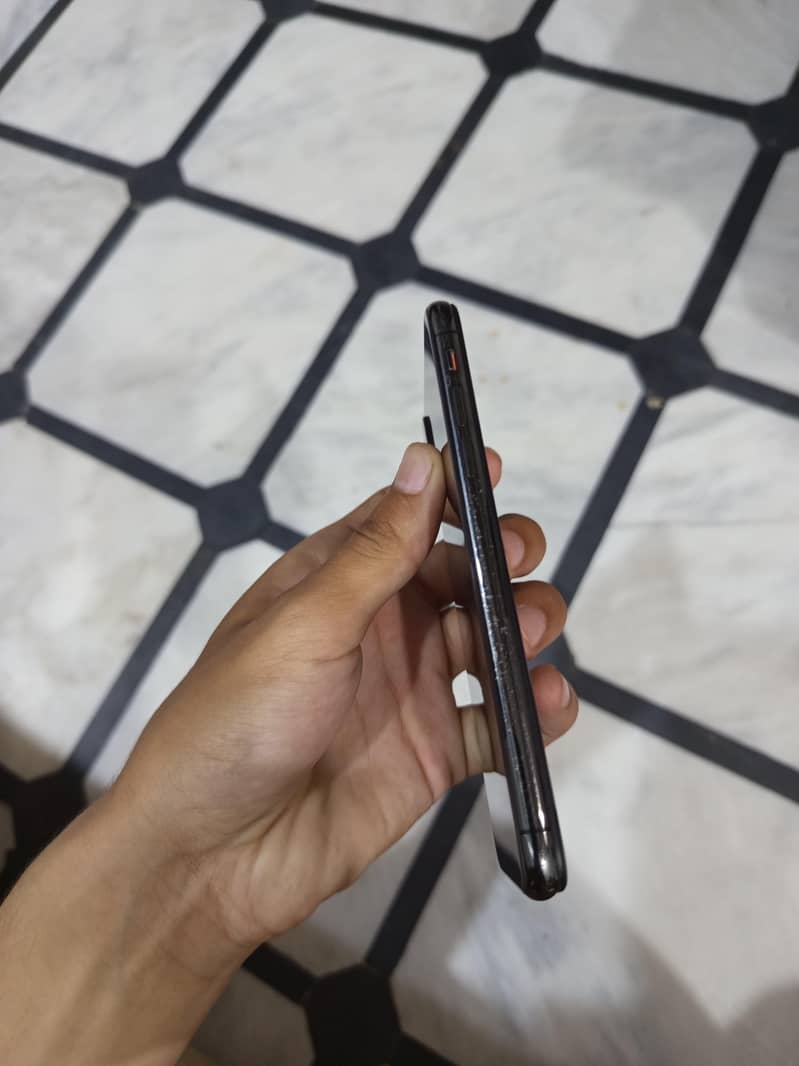 Apple iPhone X 3