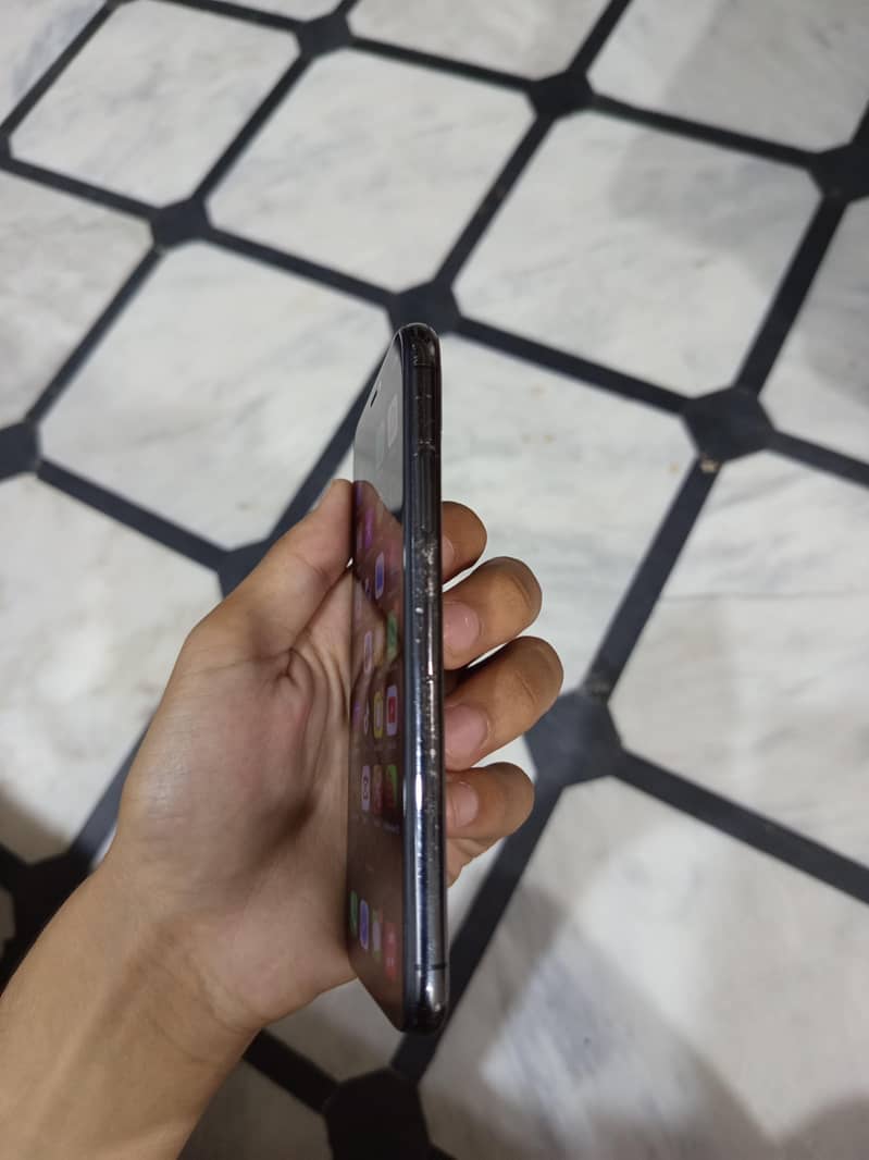 Apple iPhone X 5