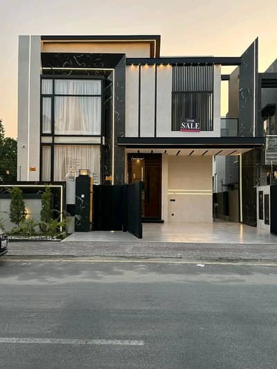 10 Marla Luxury House is Available for Rent in Bahria Town Lahore