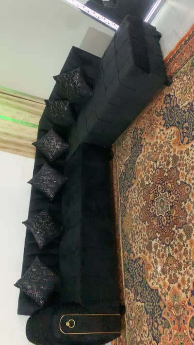 l shaped coner sofa brand new condition 6 seater with 6 cusions