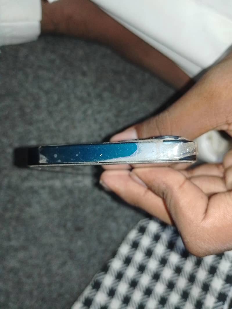 Apple iPhone 13 2