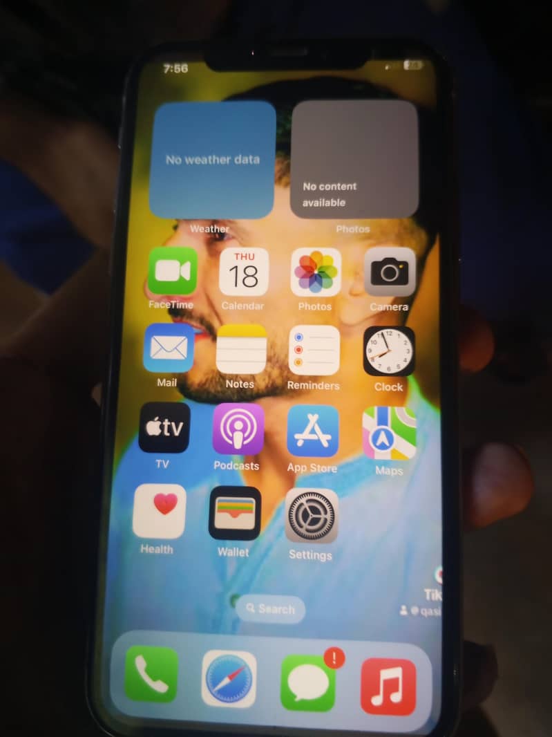 Apple iPhone X 4