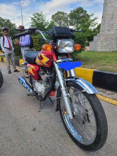 I am selling my Honda 125 2021 model
