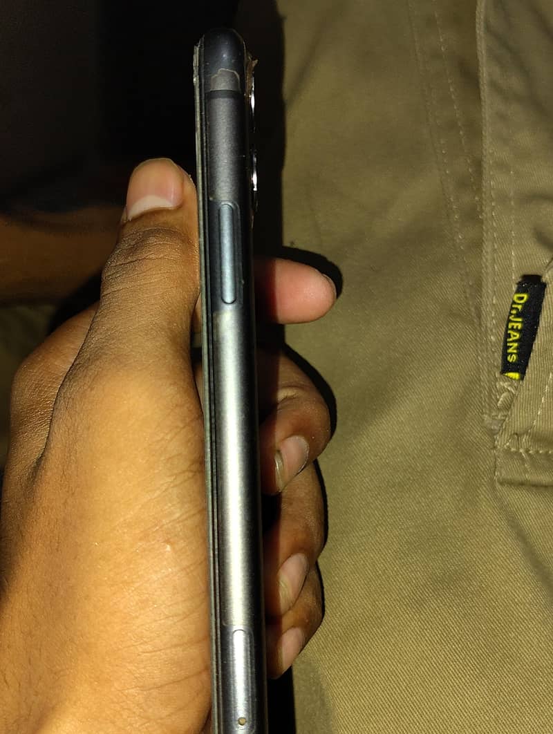 IPHONE 11 4
