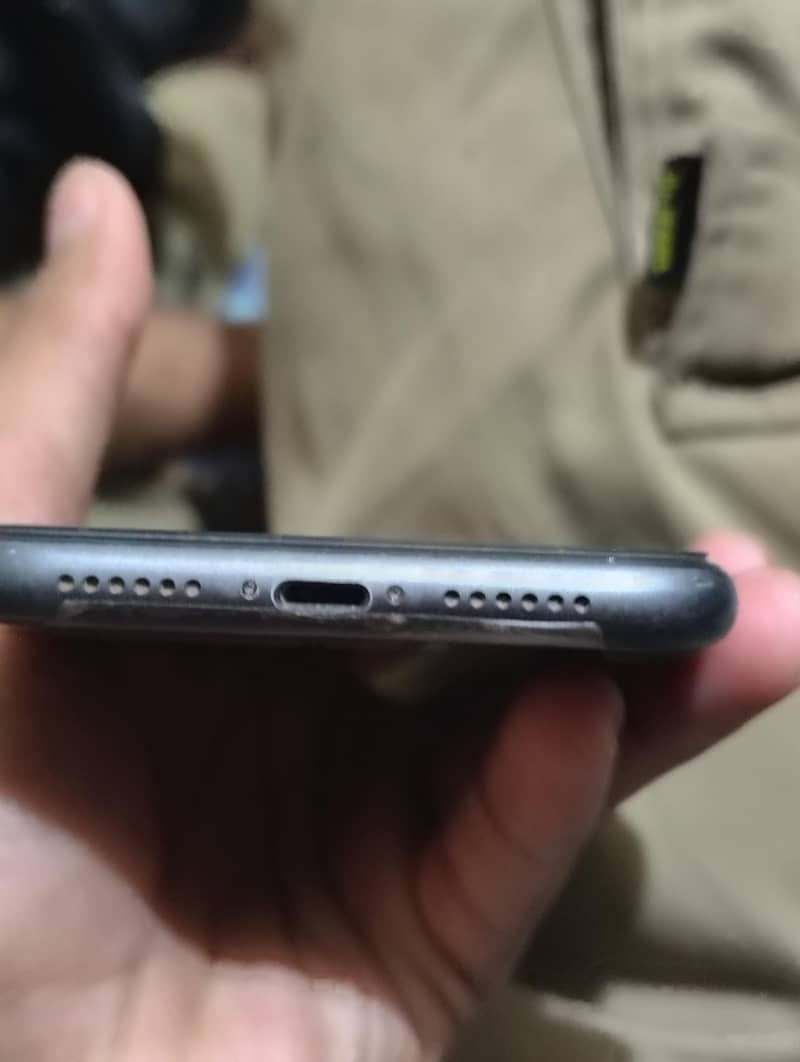 IPHONE 11 5