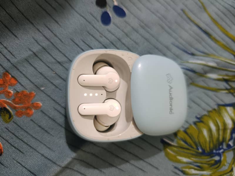Audionic 550 Earbuds 0