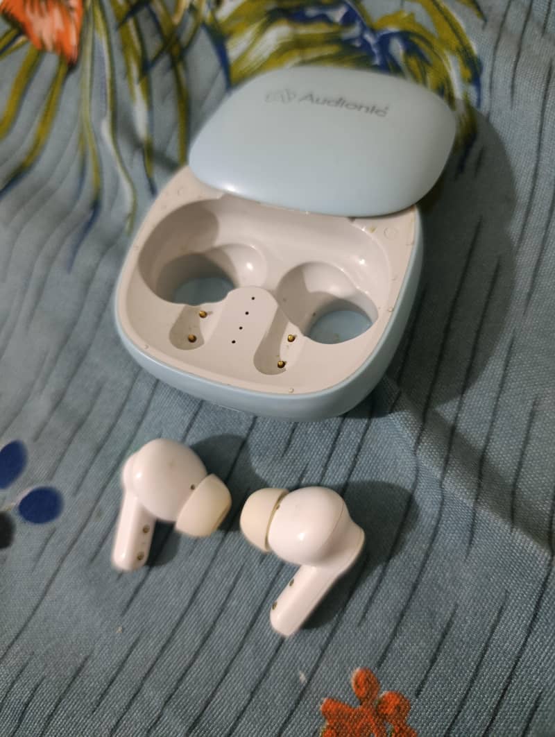 Audionic 550 Earbuds 2