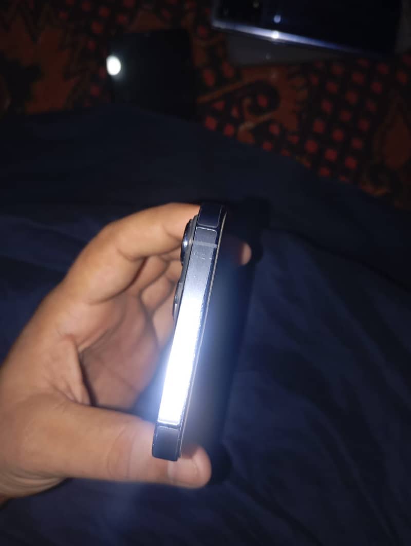 Apple iPhone 13 Pro Max 4