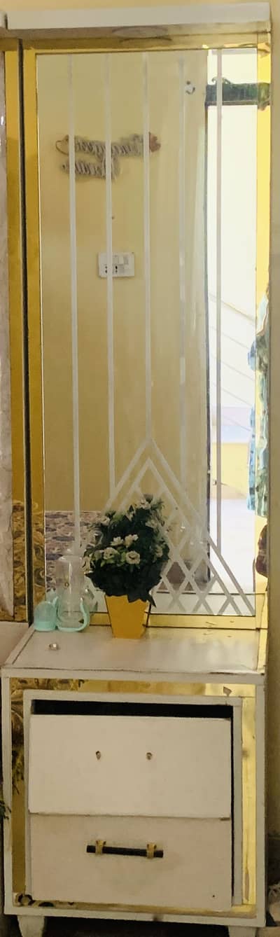 Bed set side table dressing table  divider