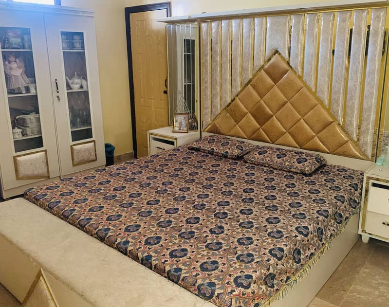 Bed set side table dressing table  divider 1
