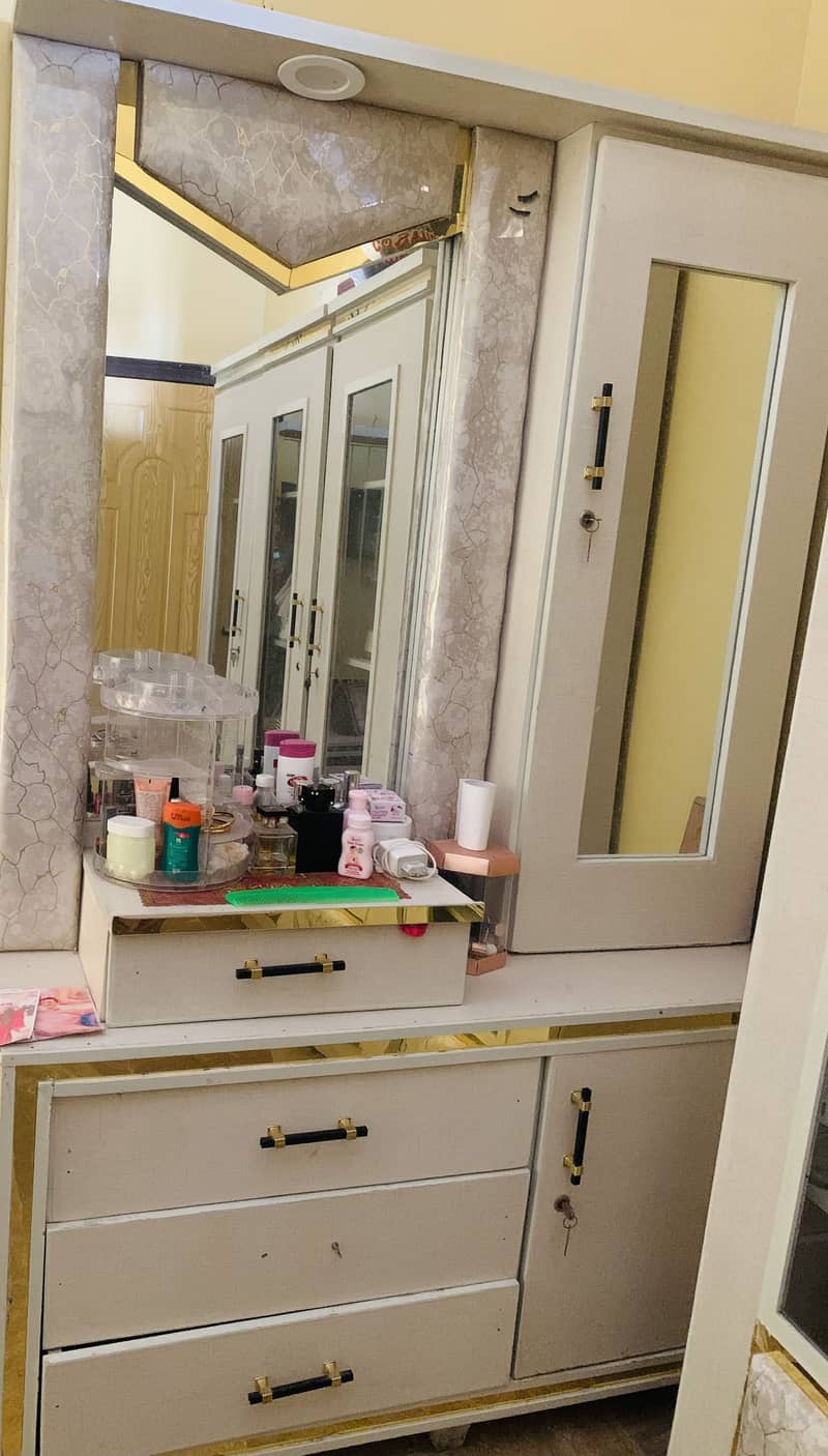 Bed set side table dressing table  divider 4