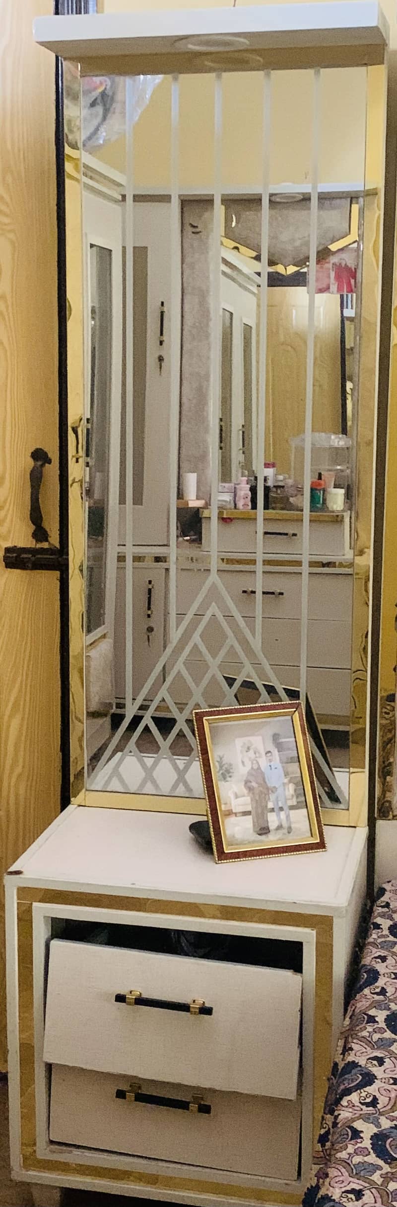 Bed set side table dressing table  divider 5