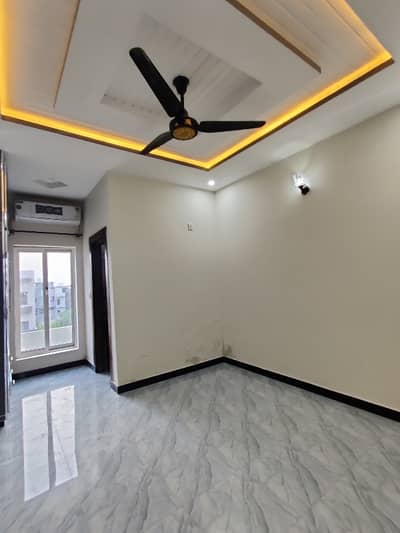 B17 5 Marla 5 Mrla uper Portion For Rent