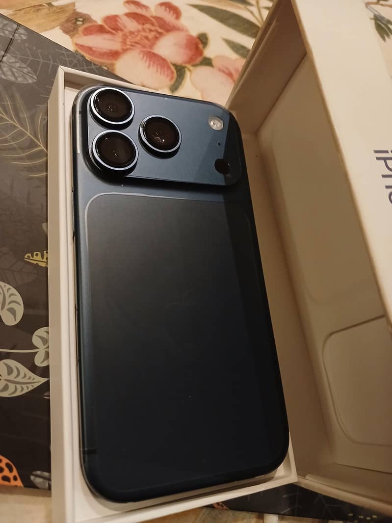 Apple iPhone 17 Pro 0
