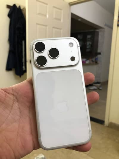 Apple iPhone 17 Pro 256GB Silver – 96% Battery Health, Box Pack