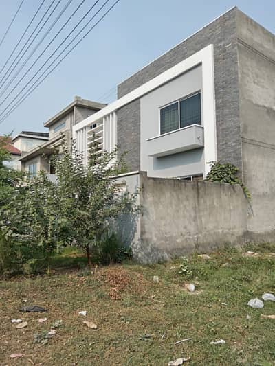 One Kanal House Prime Location For Sale in LDA Avenue Lahore