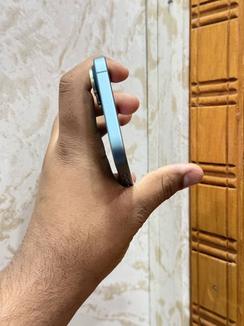 Apple iPhone 16 NON/FU 4