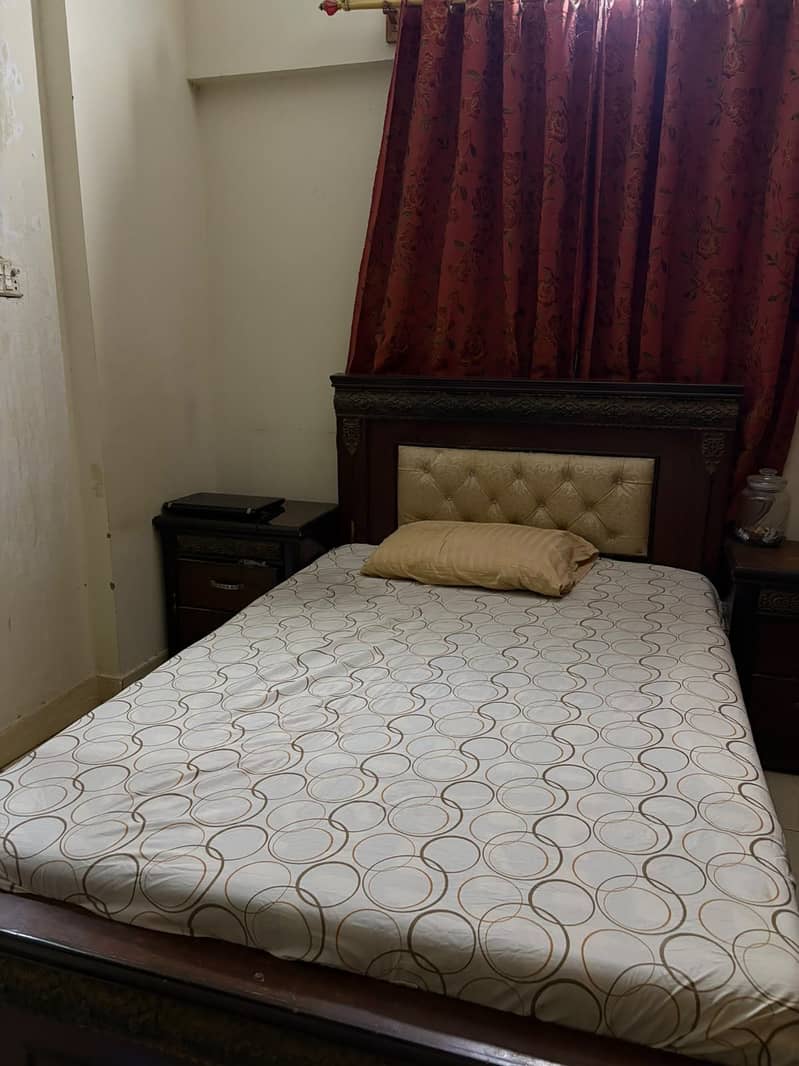 Single bed with 2 side table 0