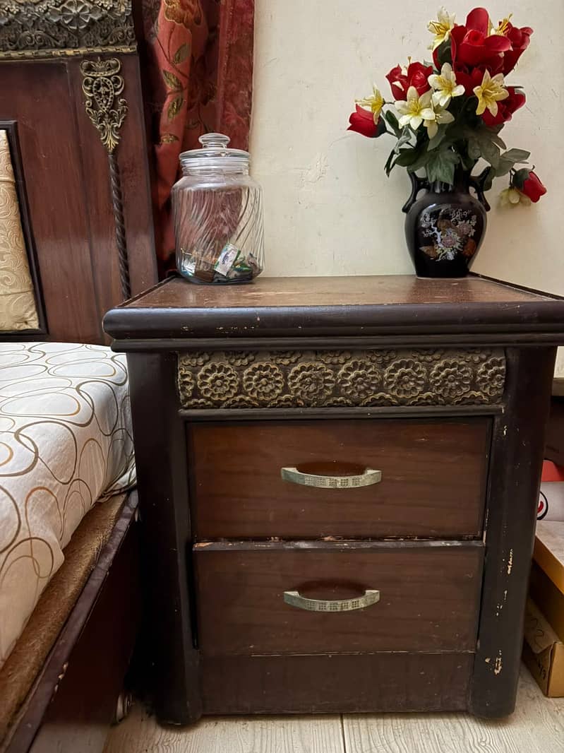 Single bed with 2 side table 3
