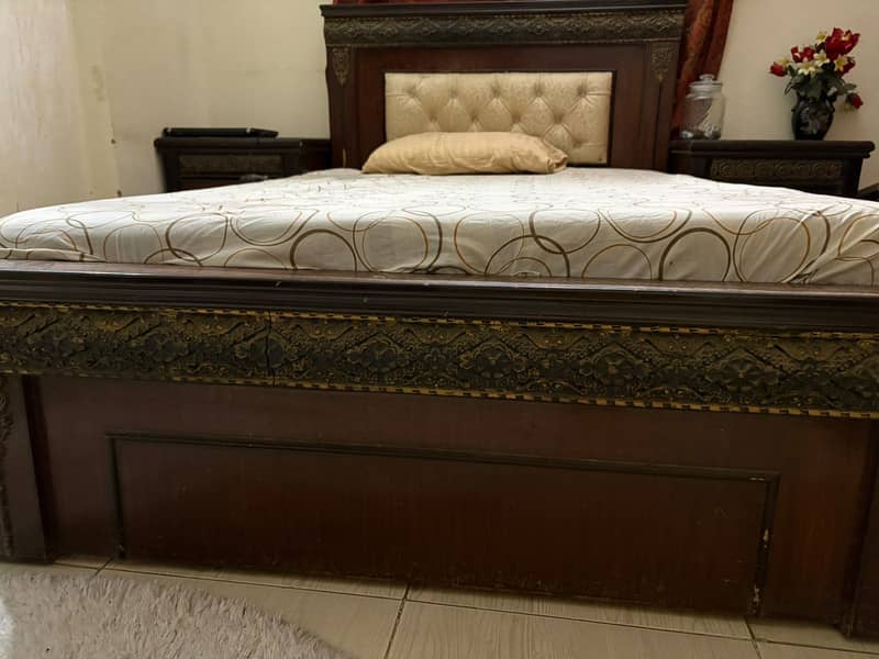 Single bed with 2 side table 4