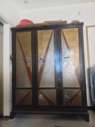 iron almari 120 kg weight