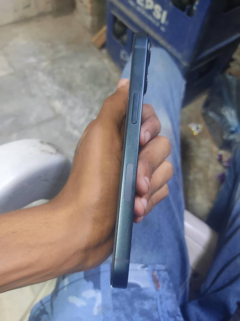 Apple iPhone 13 2
