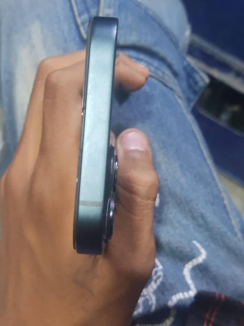 Apple iPhone 13 3