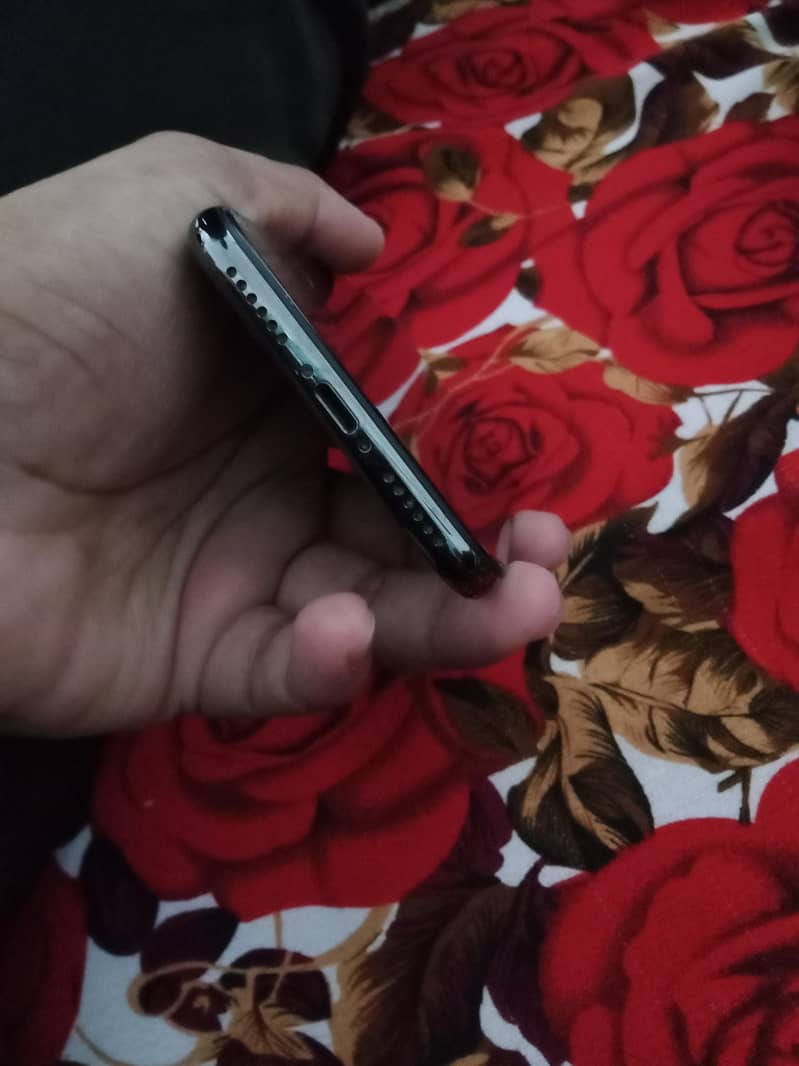 Apple iPhone X 3