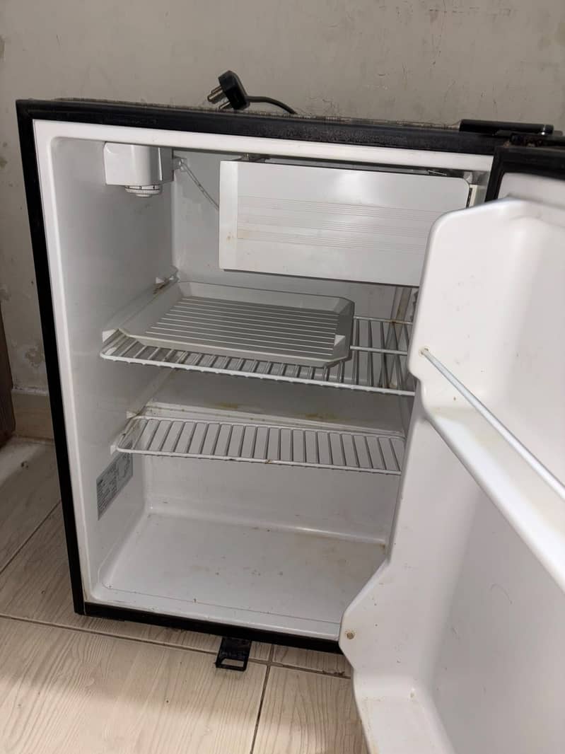 Mini Fridge 0