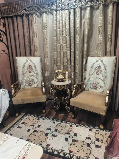 bedroom chairs with table