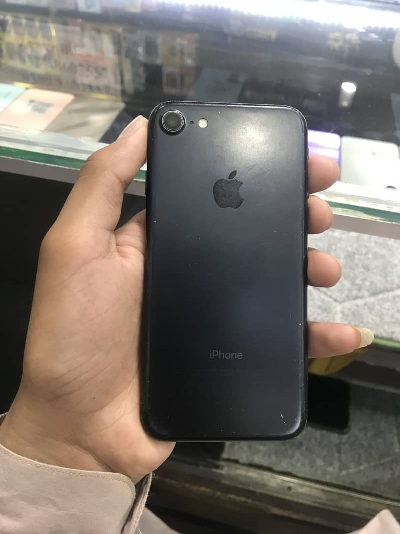 Apple iPhone 7 0