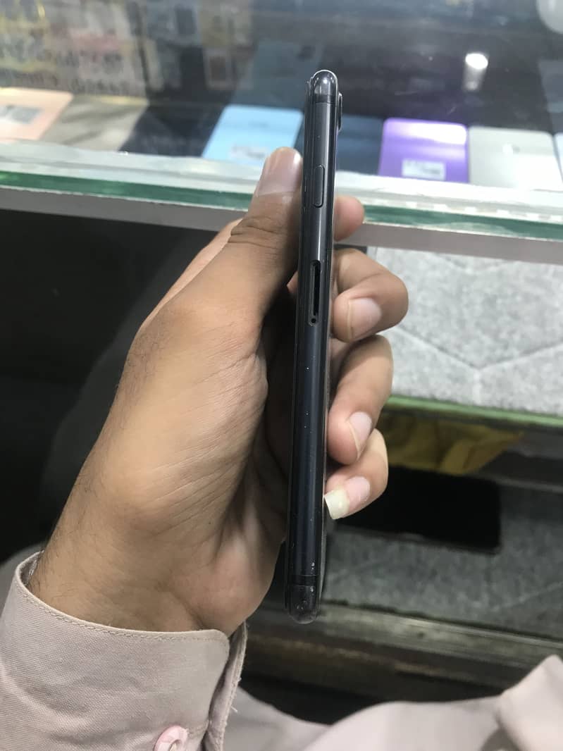 Apple iPhone 7 1