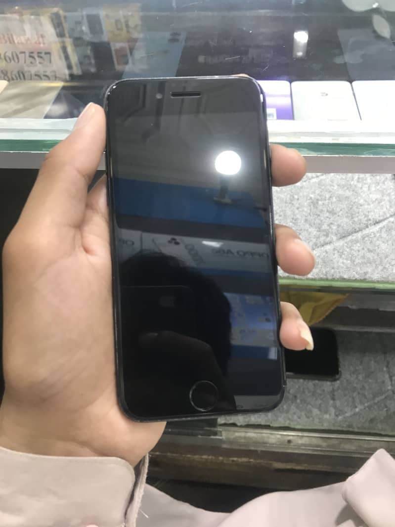 Apple iPhone 7 2