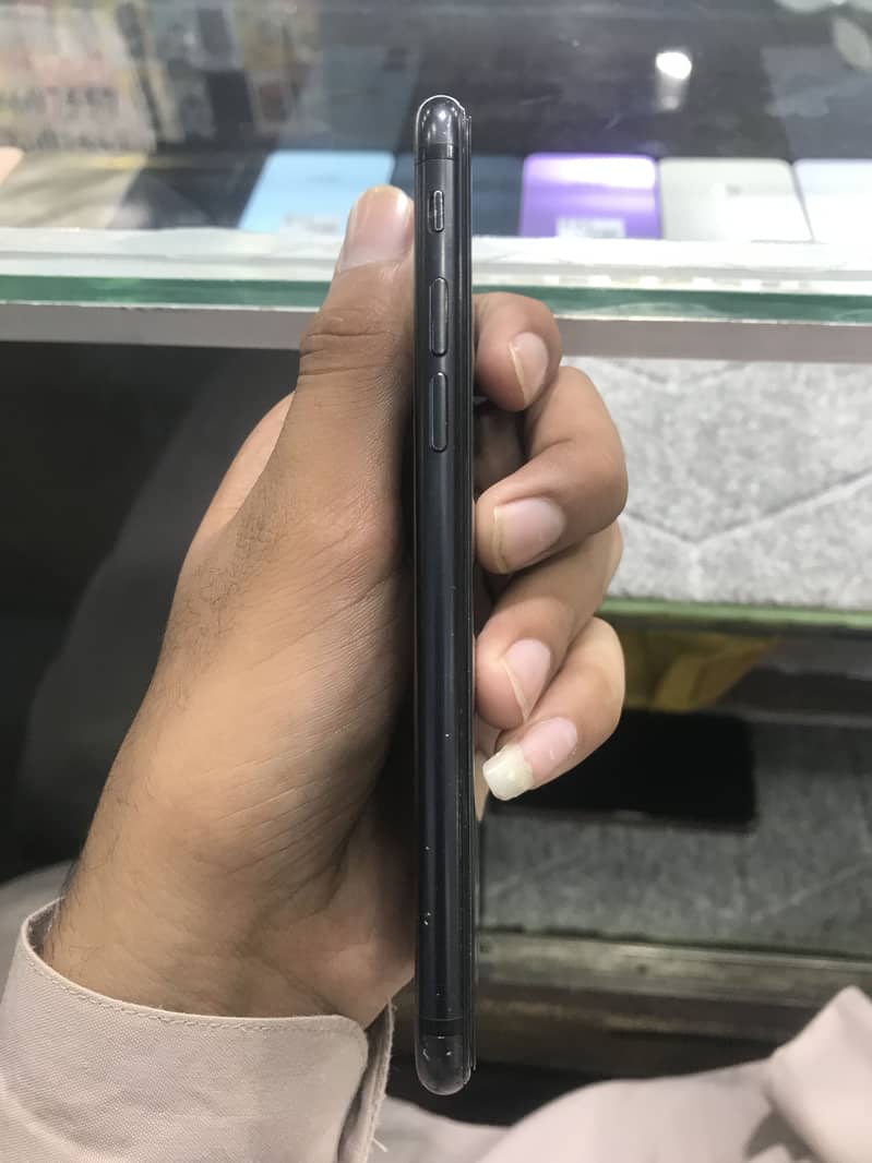 Apple iPhone 7 3