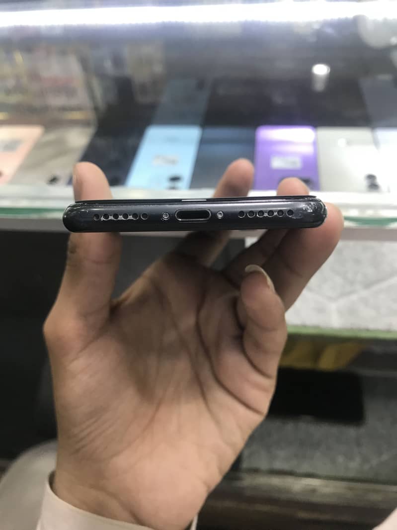 Apple iPhone 7 4