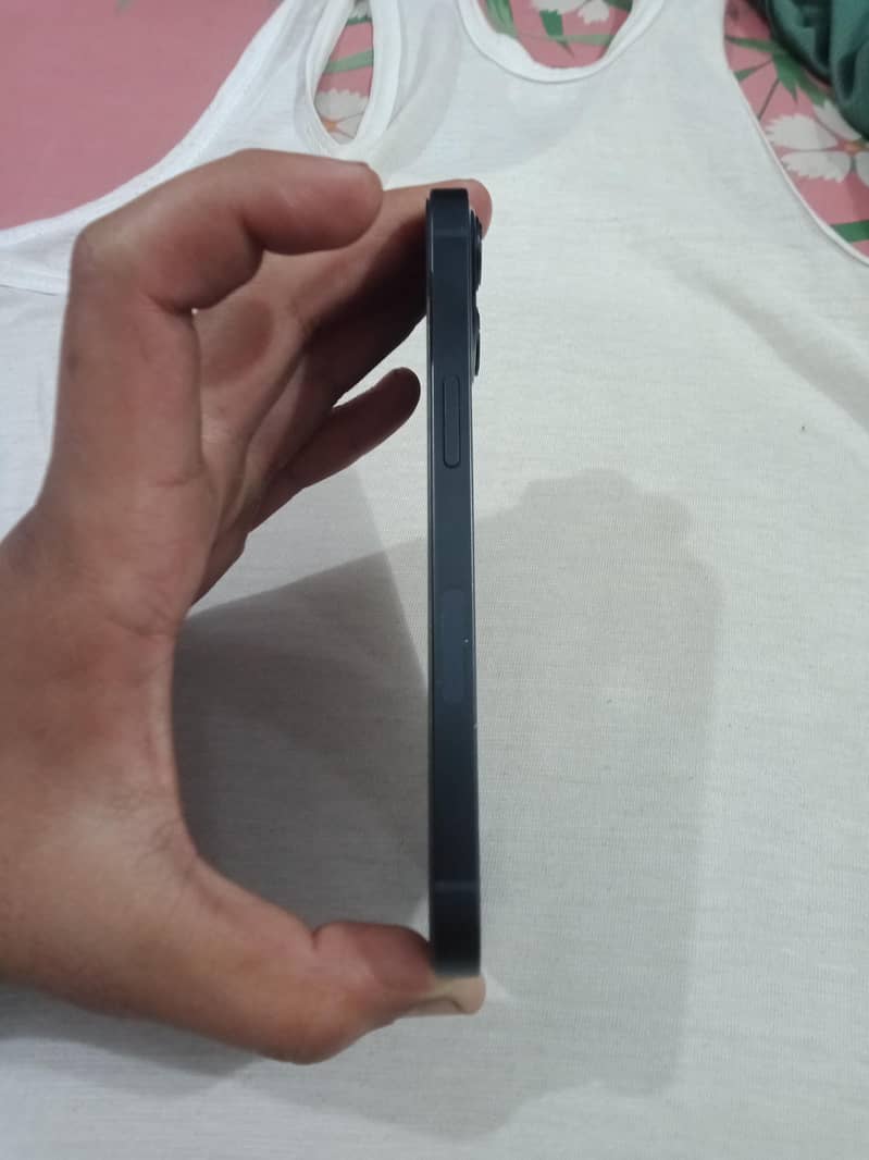 Apple iPhone 13 2