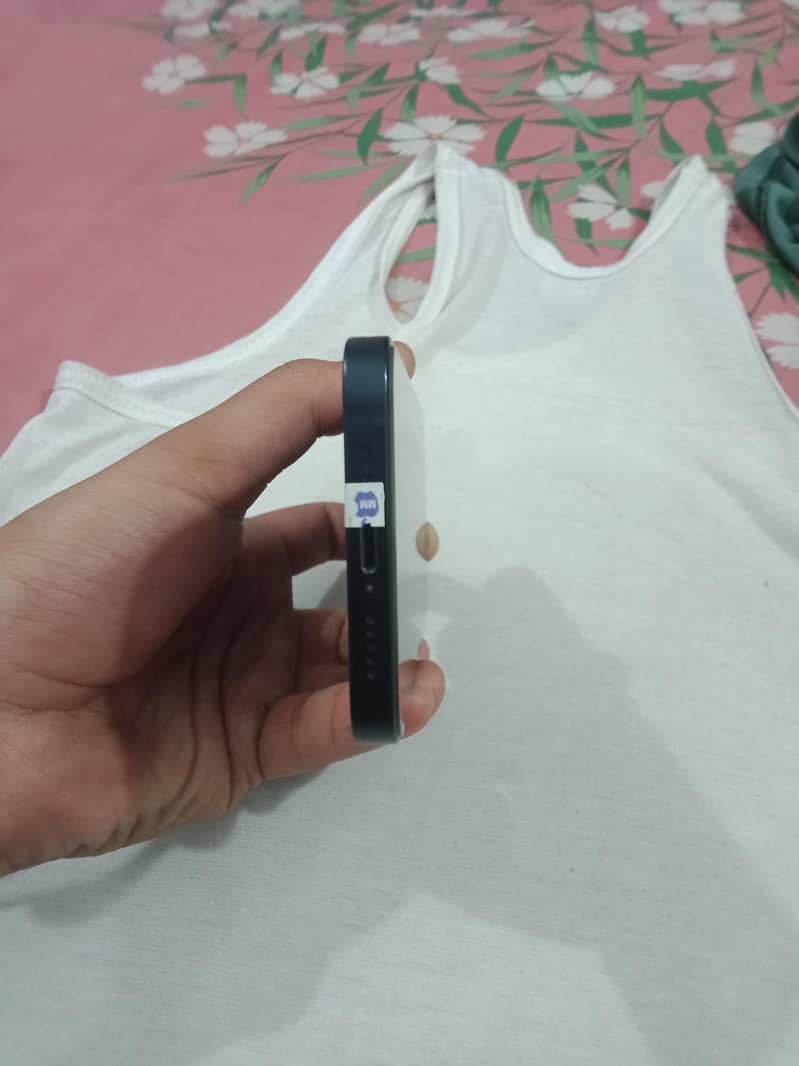 Apple iPhone 13 5