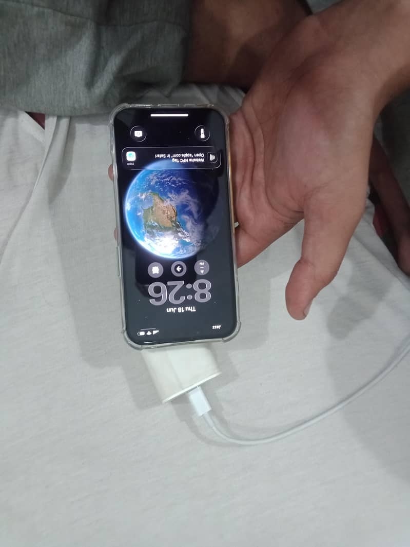 Apple iPhone 13 8