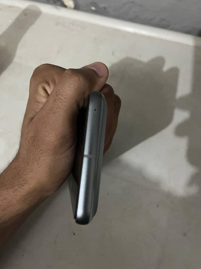Google Pixel 8 4