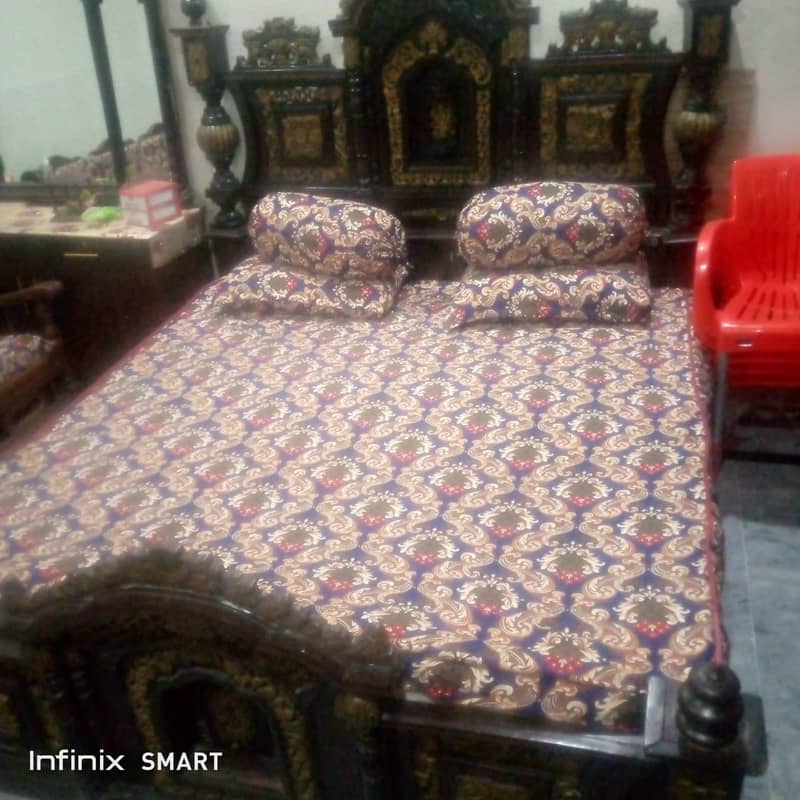 double bed with dressing table 0